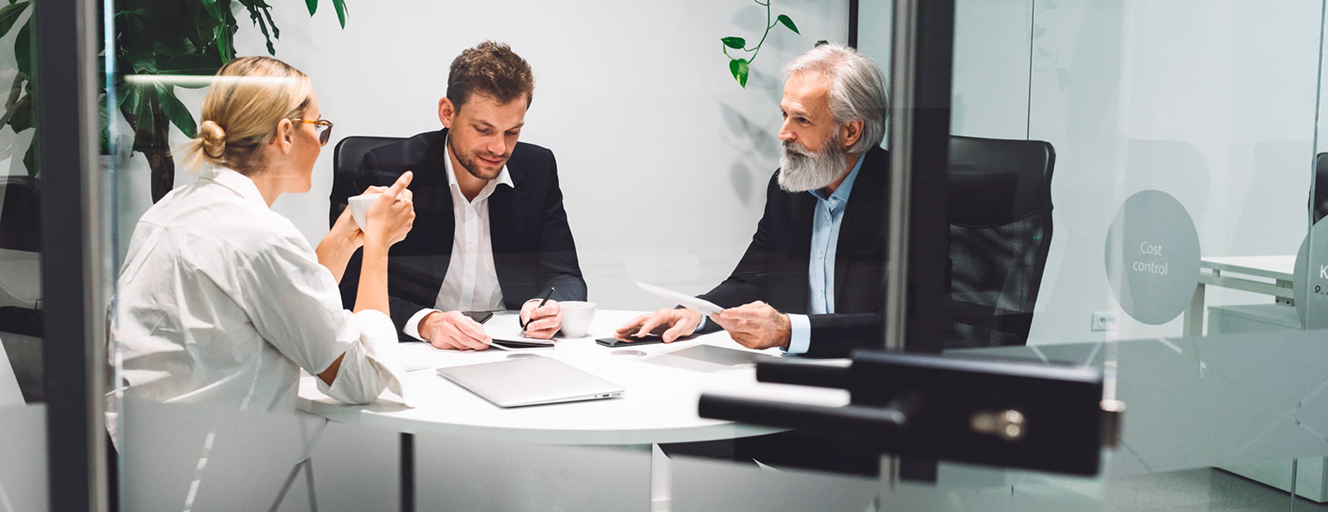 Получите комплексную юридическую защиту для криптобизнеса в ОАЭ